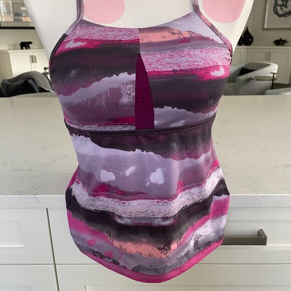 Nike Athletic Landscape Print Poly Blend Racer Back Tank Top Shelf Bra Purple S - Picture 2 of 13